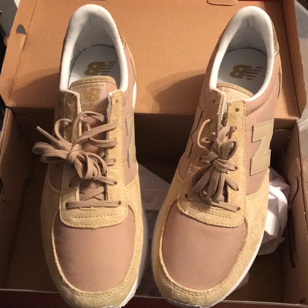 New Balance sneakers never worn still in box